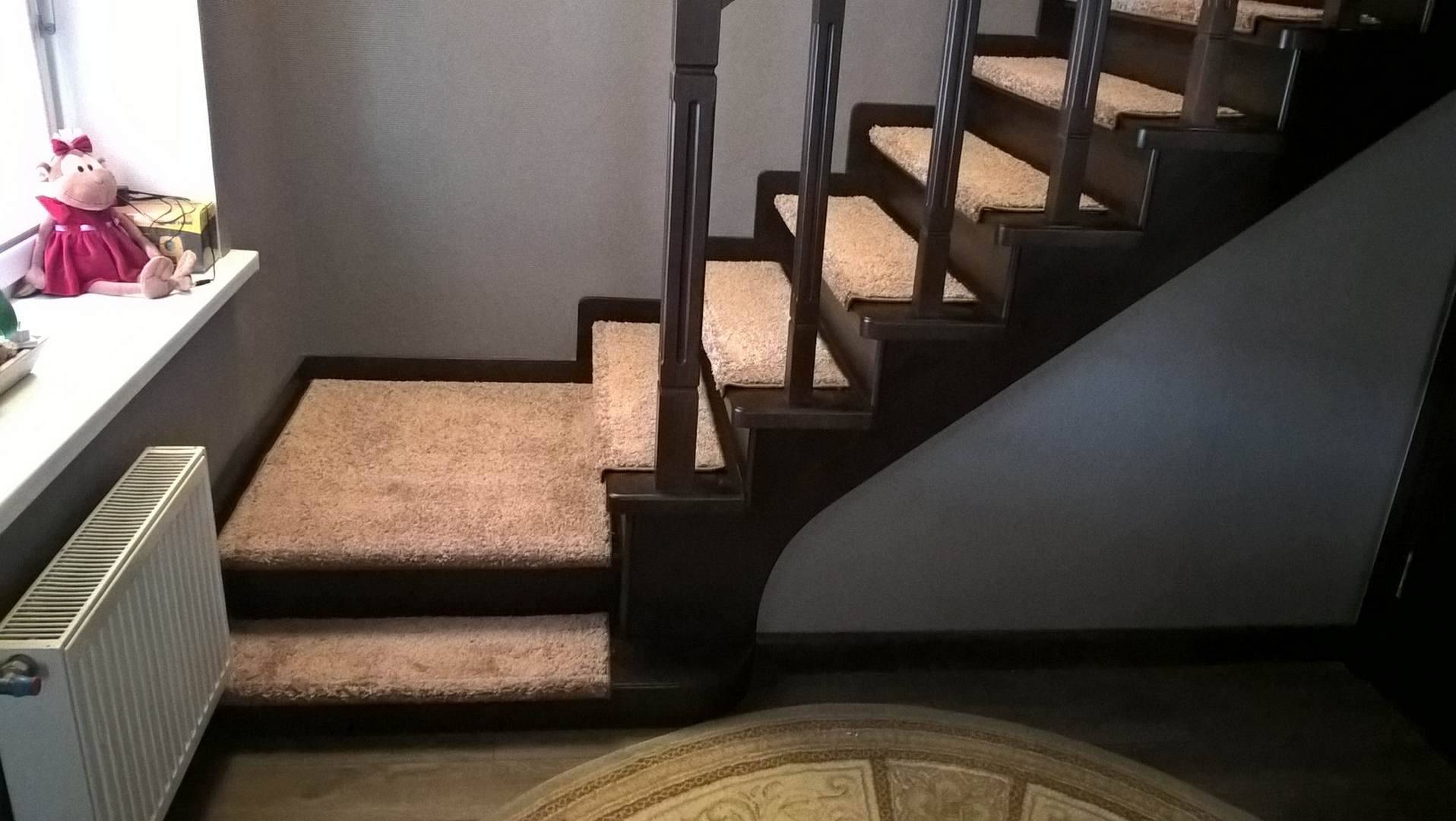Лестницы с покрытием из ковролина: преимущества и технология отделки