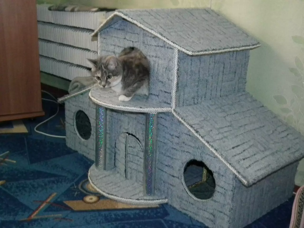 Домик для кота своими руками из подручных. домик из картонной коробки для кошки своими руками. домик из картонной коробки