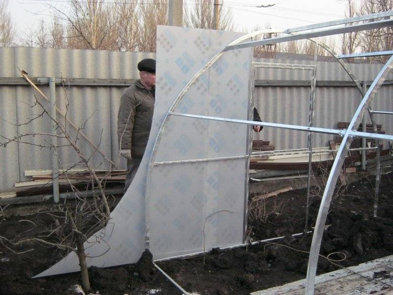 Теплица из поликарбоната своими руками: как избежать ошибок