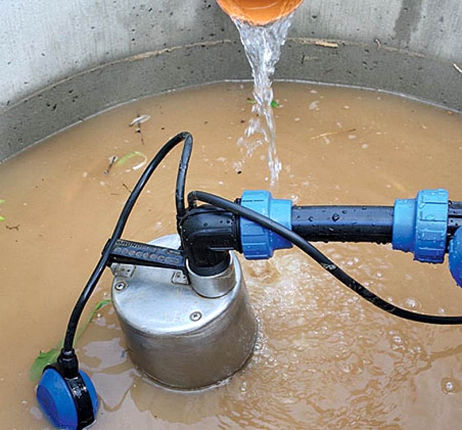 Откачка воды из колодца: оборудование, выбор способа и технология