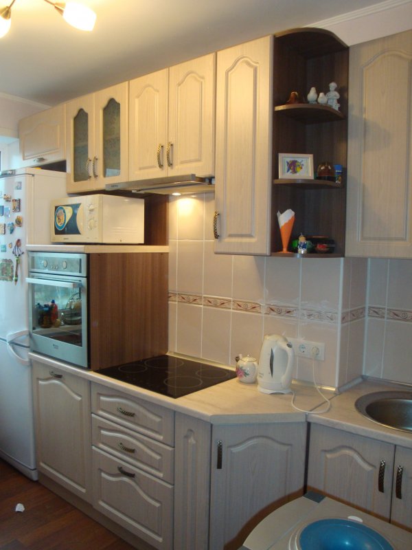 Интерьер кухни с нишей: оформляем кухонное пространство правильно (в стене, под окном, в углу)
