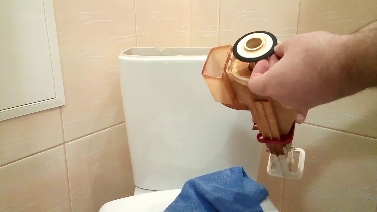 Что делать, если течет бачок унитаза?