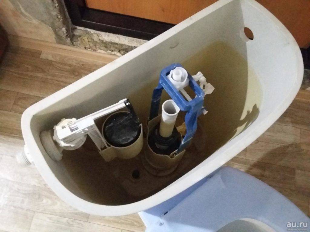 Устройство сливного бачка для унитаза. как устранить течь