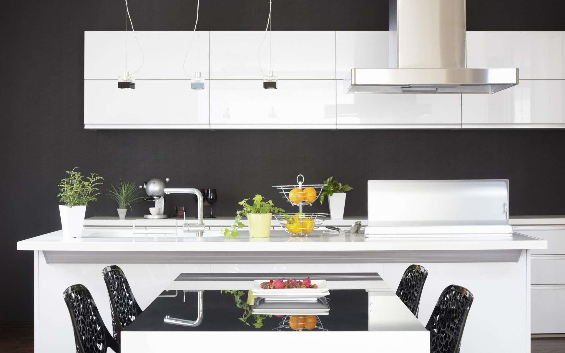 Дизайн кухни с черным гарнитуром: 90 стильных фото и идей