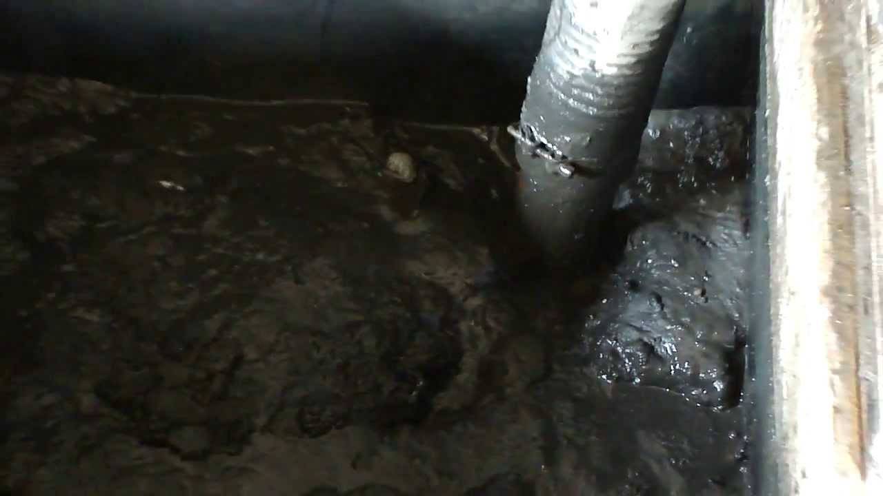 Заилился дренажный колодец: что делать, как почистить выгребную яму с септиком и без него?