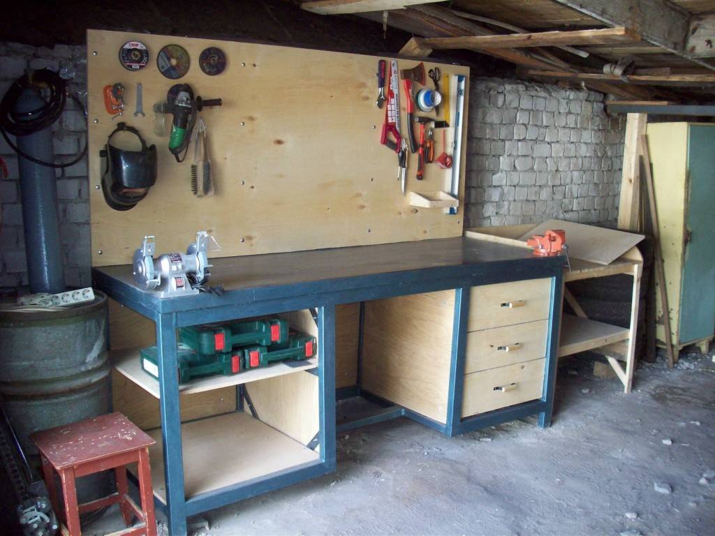 Слесарный верстак в гараж своими руками: необходимый инструмент, оборудование, материалы