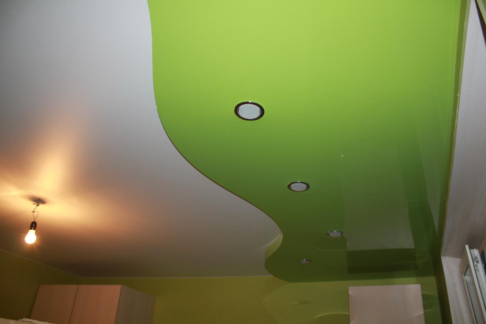 Салатовый натяжной потолок на кухне, в детской, в ванной