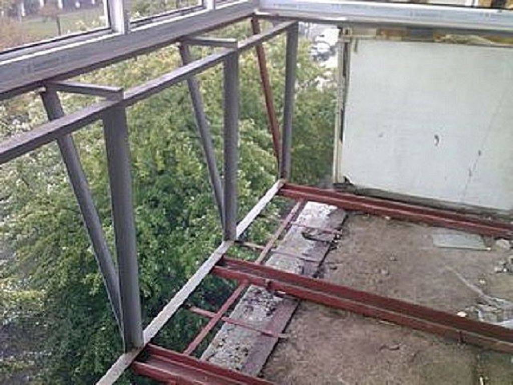 Каким методом лучше выполнить остекление балкона в хрущевке