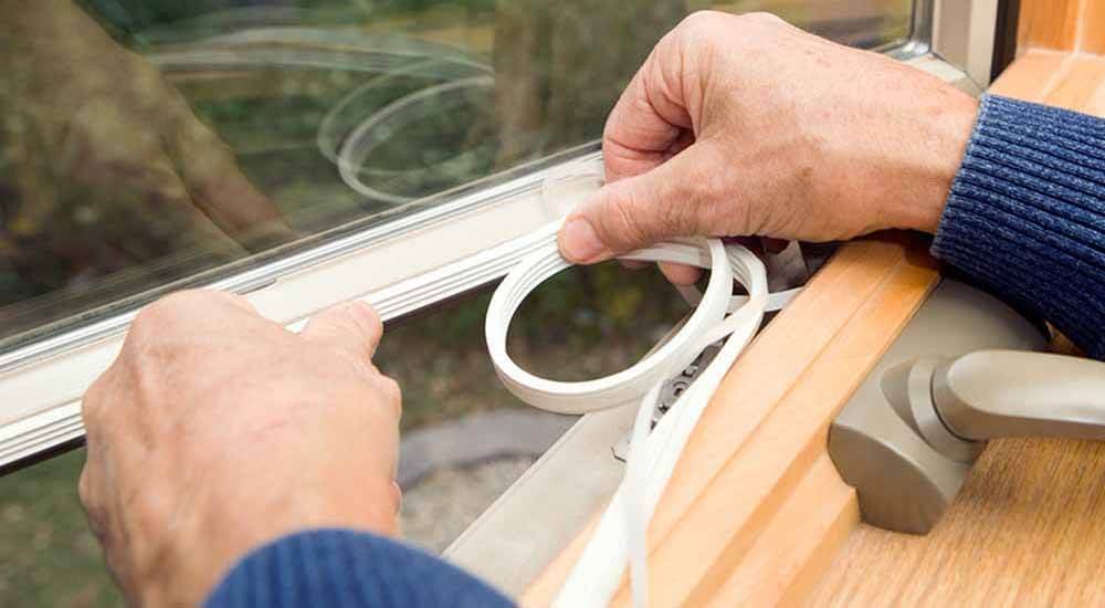 Утеплитель для пластиковых окон: как утеплить на зиму, если продувает, пошаговая инструкция утепления своими руками, почему дует из окна