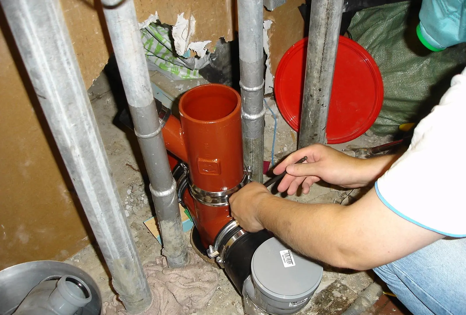 Заглушка для канализационных труб: как ее поставить?