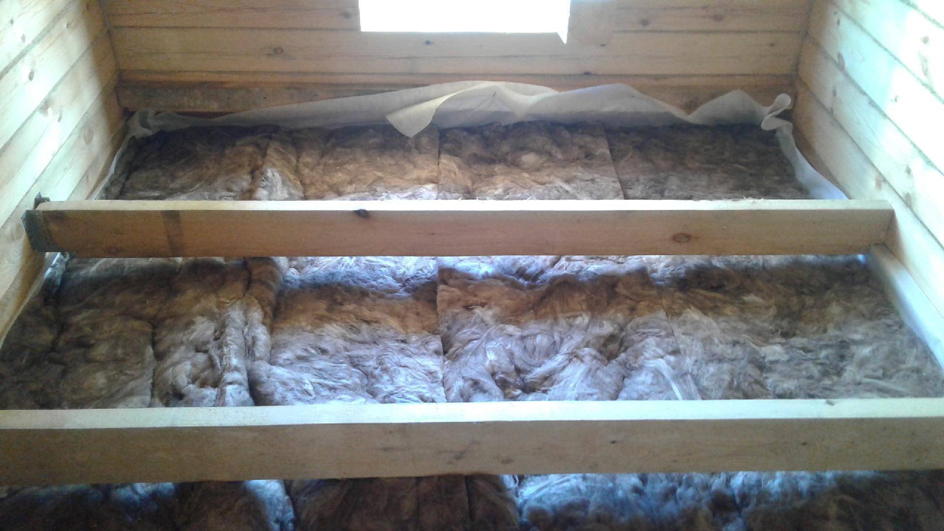Утепление пола в деревянном доме на винтовых сваях  материалы, этапы - варианты пола