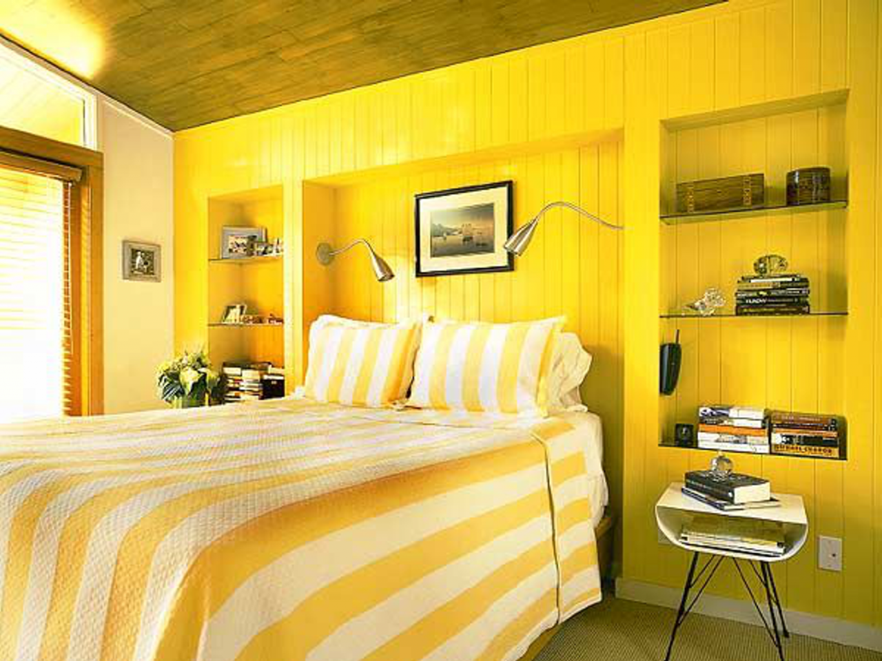 Обои желтого цвета для стен
