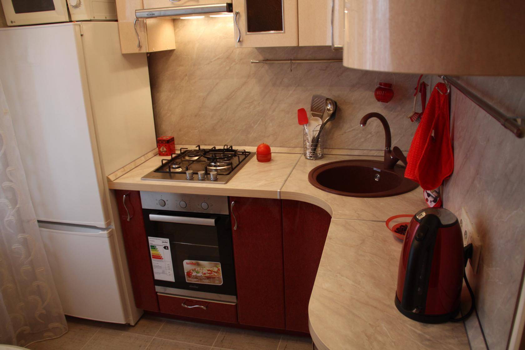 Дизайн кухни 5 кв м с холодильником фото