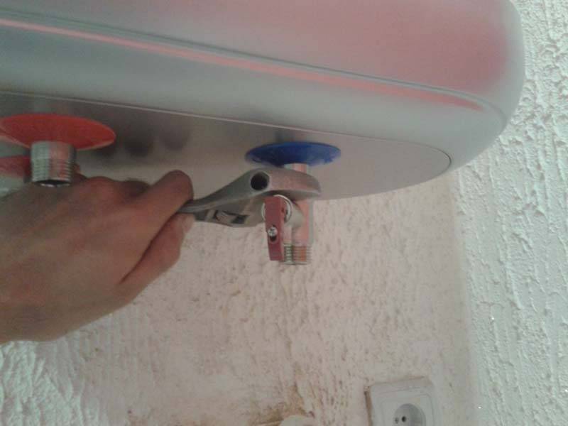 Как повесить водонагреватель (бойлер) на стену: варианты для разных материалов