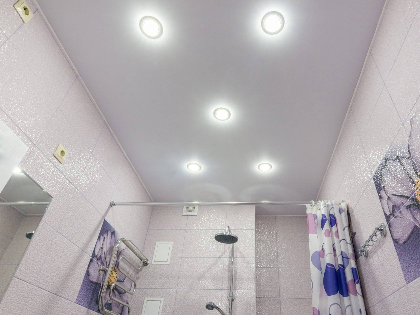 Освещение в ванной точечными светильниками