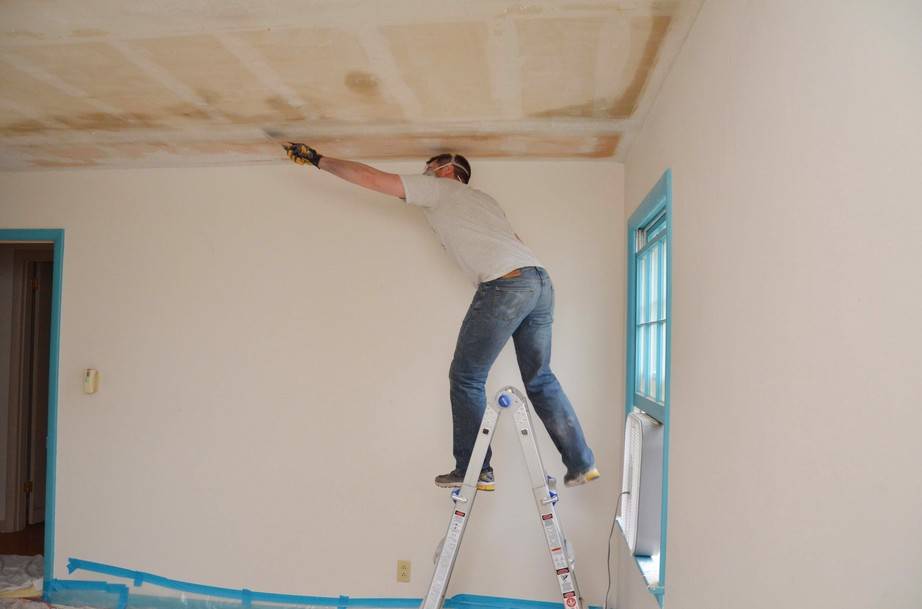 Покраска потолка из гипсокартона: правильный способ | gipsportal
как правильно красить гипсокартонные потолки — gipsportal