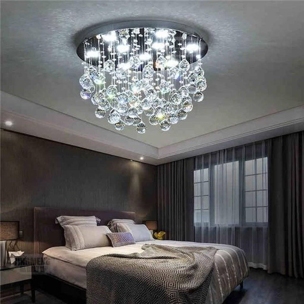 Натяжные потолки в спальне с точечными светильниками дизайн фото