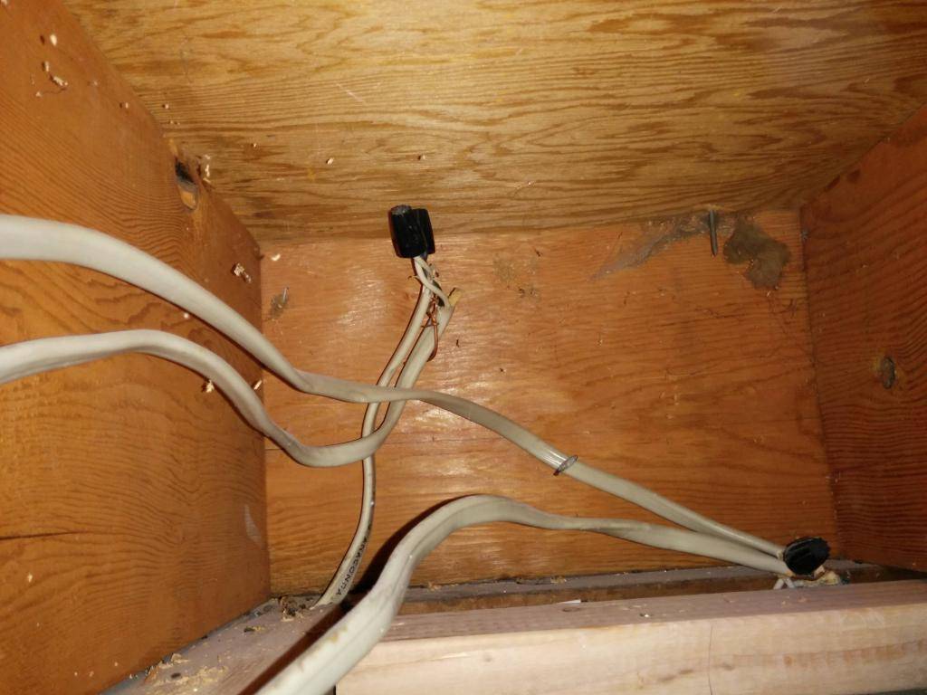 Скрытая проводка в деревянном доме: красиво и безопасно, при правильном монтаже