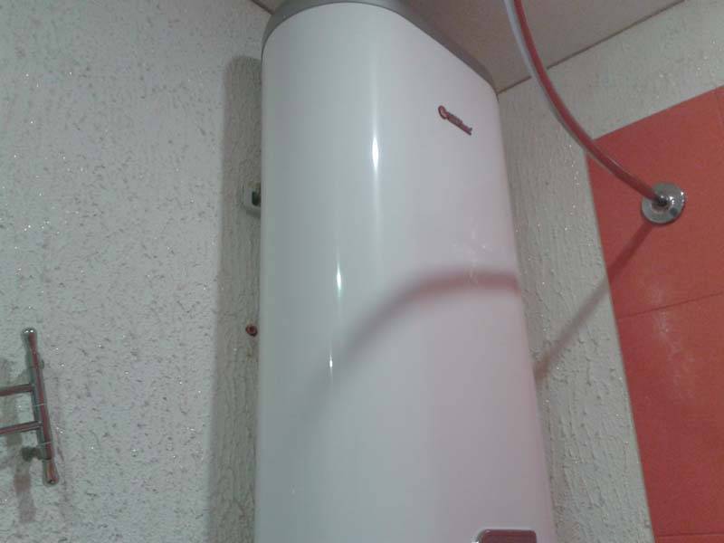 Как повесить водонагреватель на стену - aqueo.ru