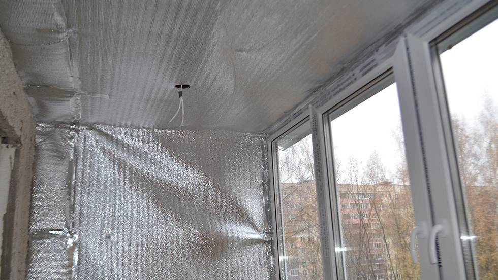 Утепление потолка фольгированным утеплителем: пенофолом изнутри и теплоизоляция в частном доме