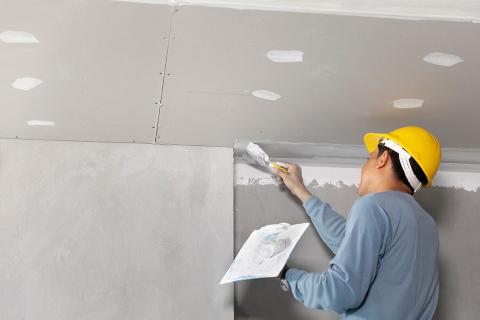 Потолок из гипсокартона – как покрасить