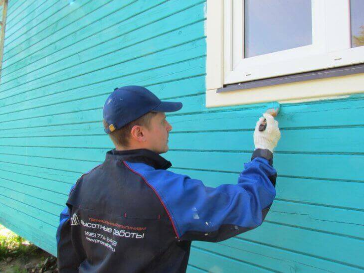 Какой краской лучше покрасить деревянный дом снаружи? стойкая краска по дереву для наружных работ - samvsestroy.ru