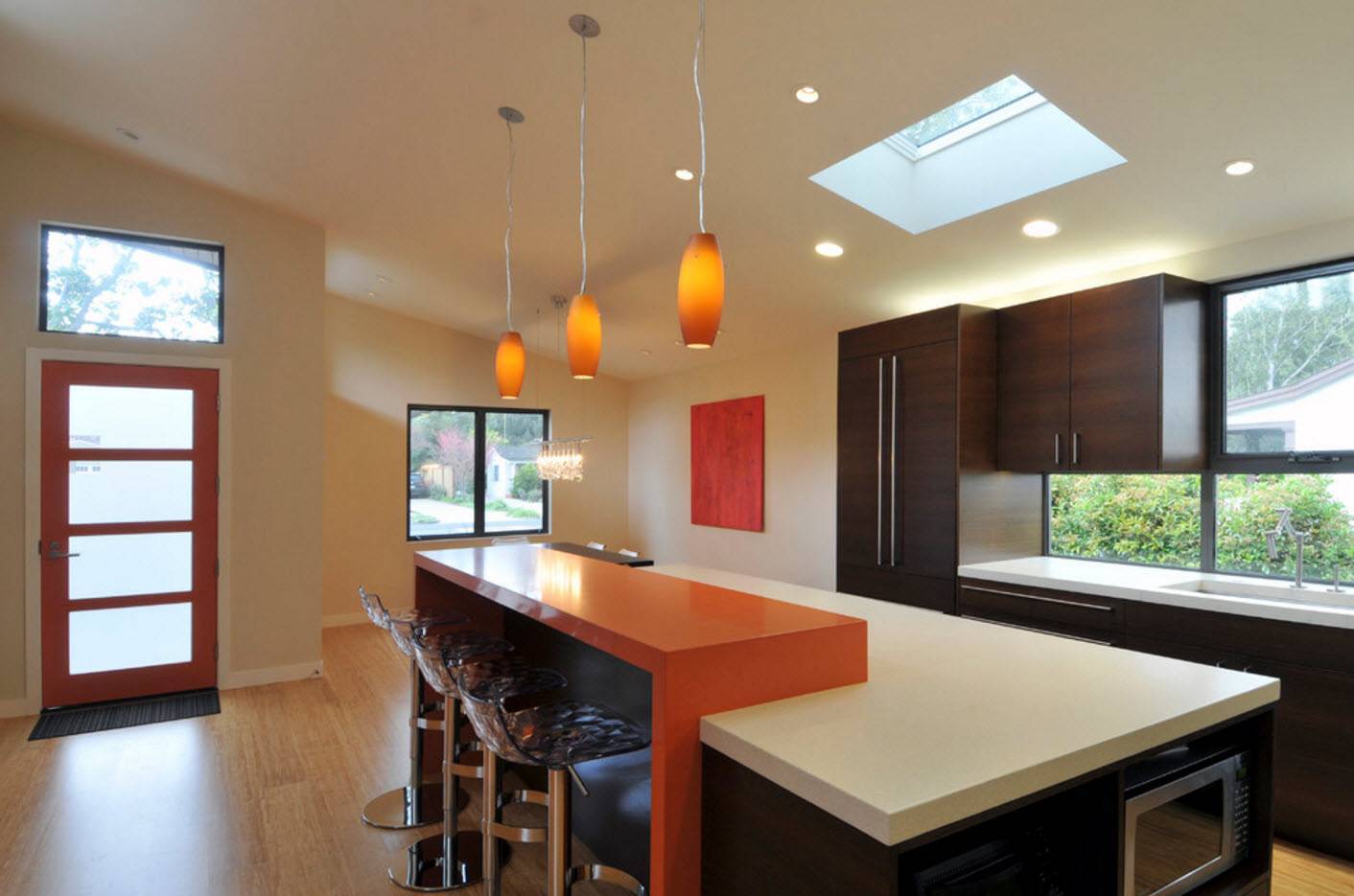 Освещение рабочей зоны на кухне и в гостиной над обеденным столом: как правильно организовать, люстры для маленьких кухонь
 - 30 фото