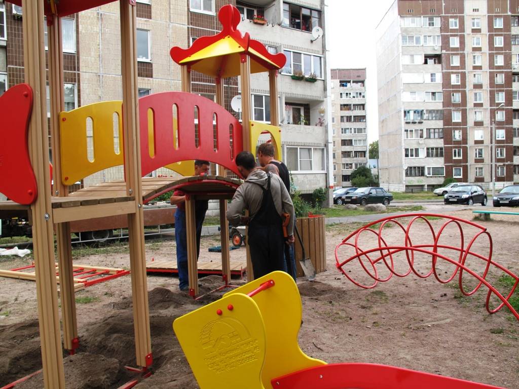 Кто отвечает за безопасность детских площадок и что делать, если ребенок получил травму