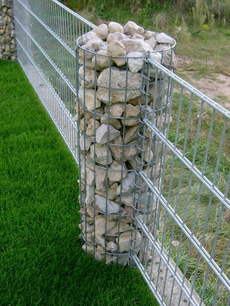 Забор из камня своими руками: 23 фото