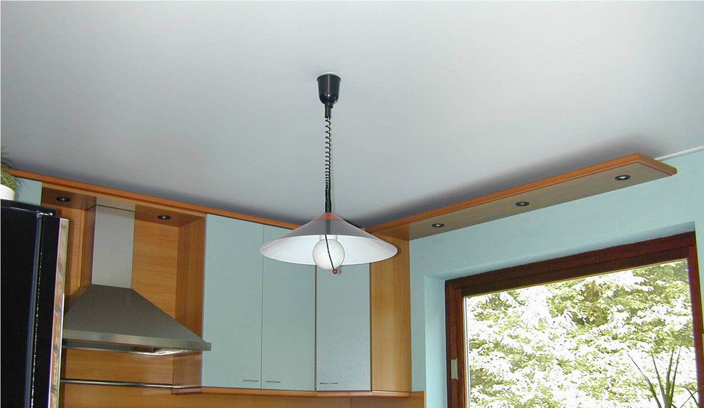 натяжной потолок на кухне без вытяжки