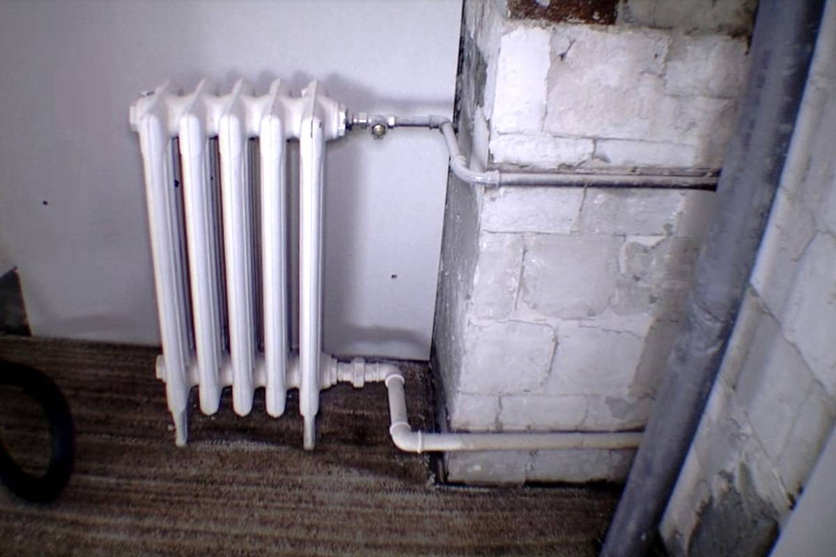 Как снять радиатор отопления в квартире или доме: инструкция по монтажу своими руками, видео и фото