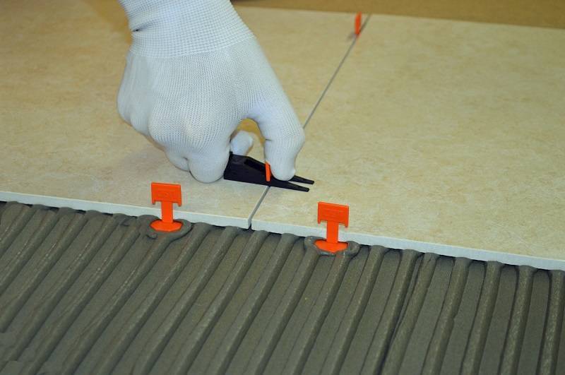 Укладка керамогранита на пол - пошаговая инструкция по монтажу и резке своими руками