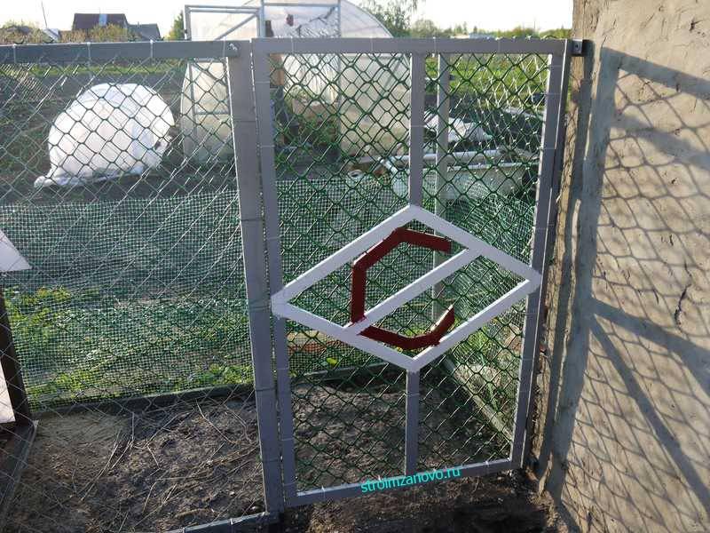 Забор из сетки рабицы своими руками: пошаговая инструкция и советы