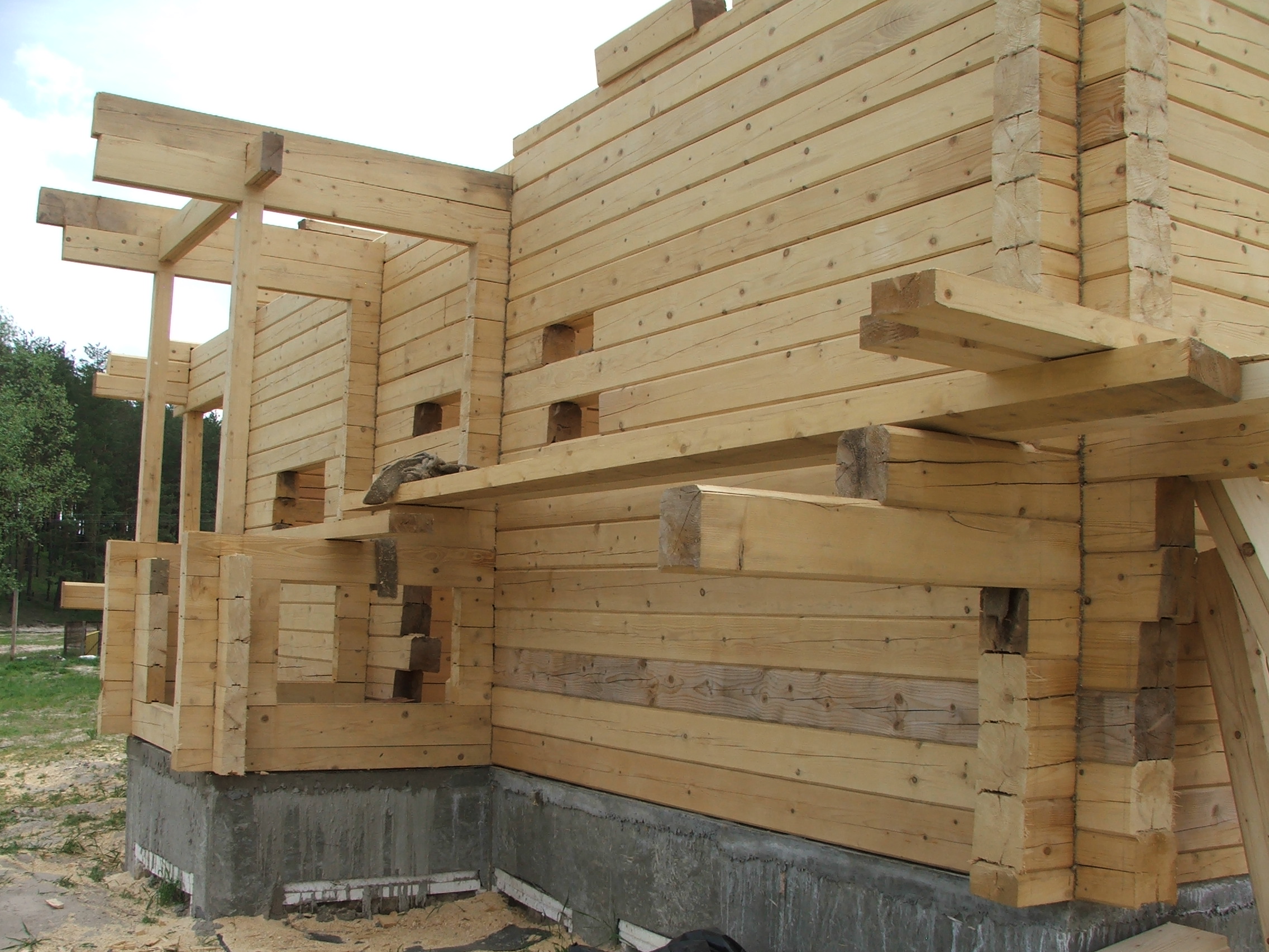 Как самостоятельно построить дом из бруса: подбор материалов, проектирование, технология постройки