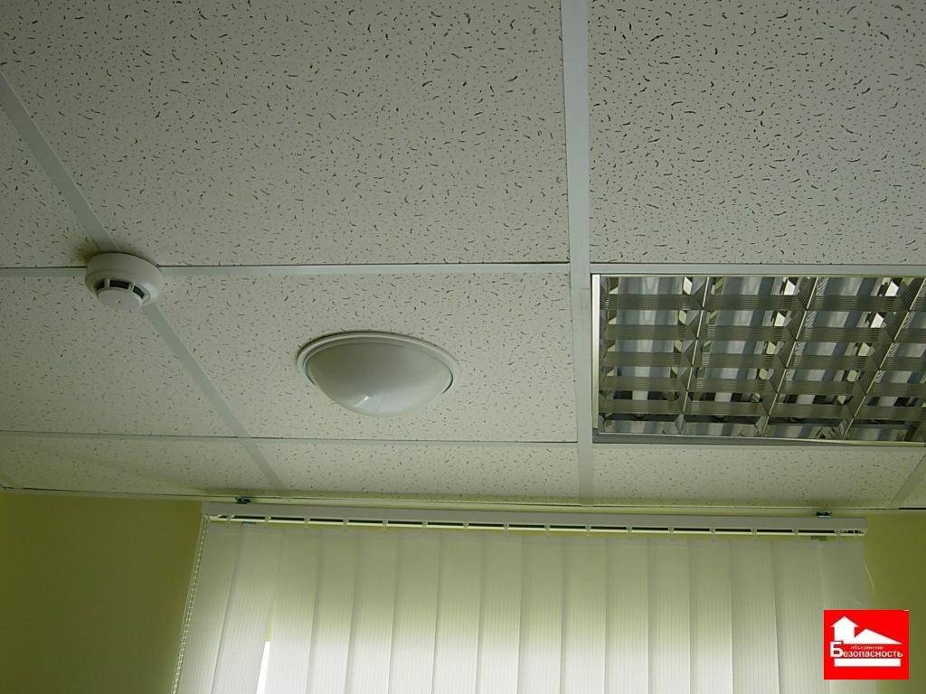 Вентиляция в натяжном потолке и запотолочные пожарные датчики