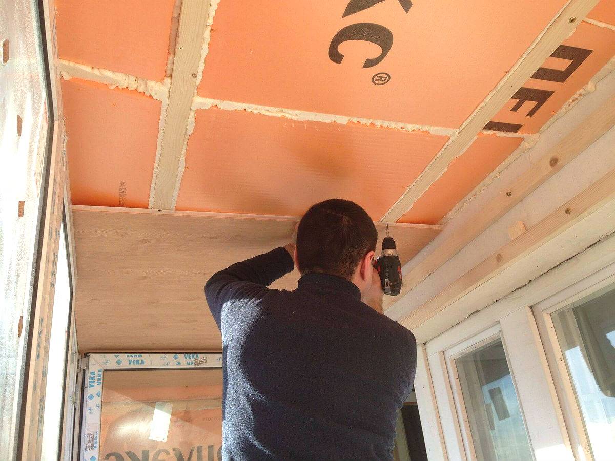 Потолок на балконе или лоджии своими руками — какой материал выбрать и пошаговая инструкция по монтажу