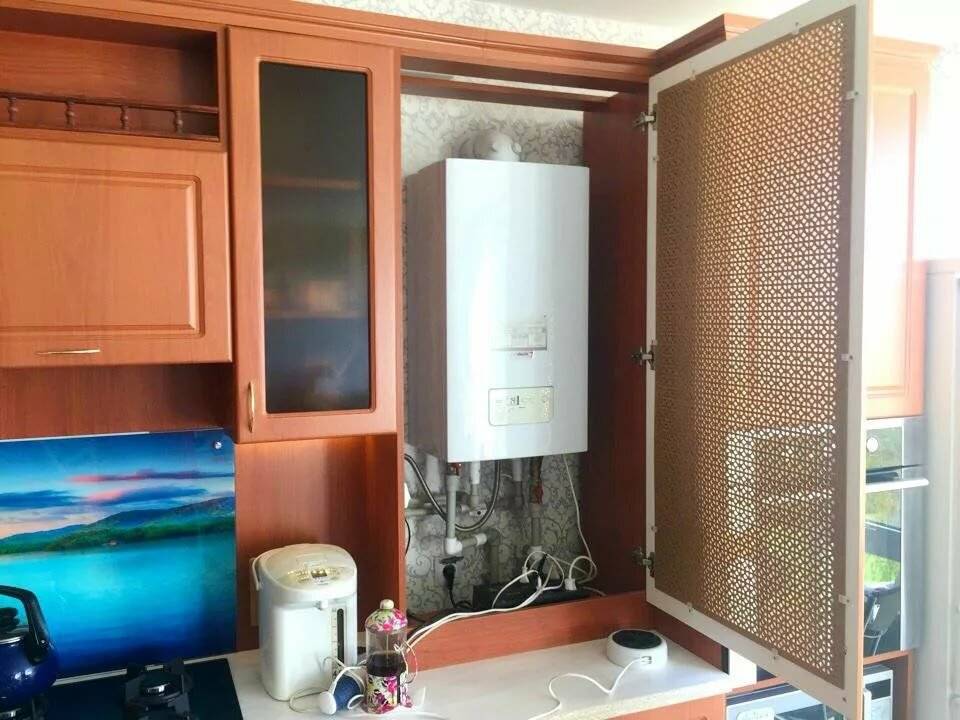 Как спрятать газовый котел на кухне правильно?