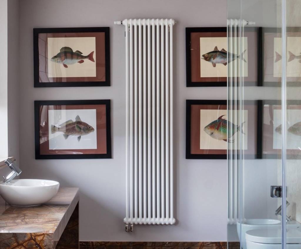 Использование дизайнерских радиаторов отопления в интерьере дома. как вписать батарею в дизайн комнаты: топ правил и ошибок