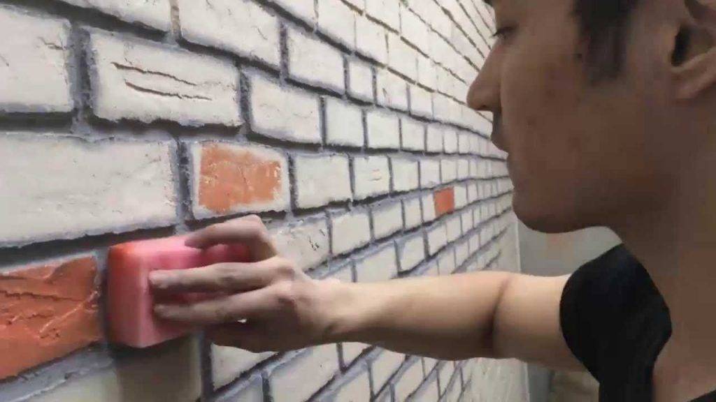 Покраска кирпичной стены: выбор краски, этапы работы