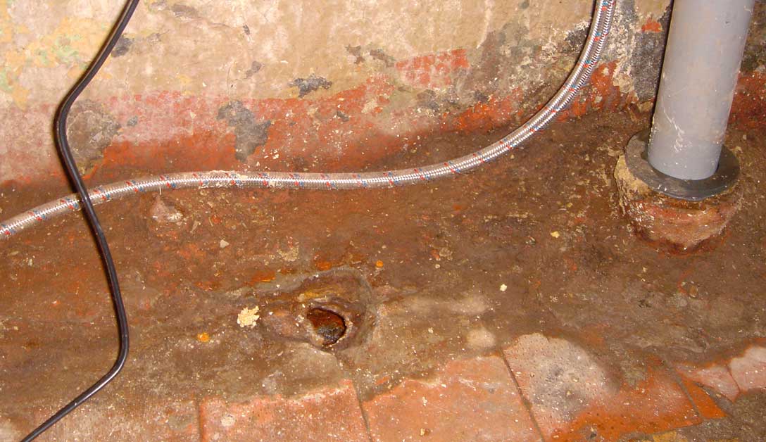 Чем заделать трещину в чугунной канализационной трубе - гидканал