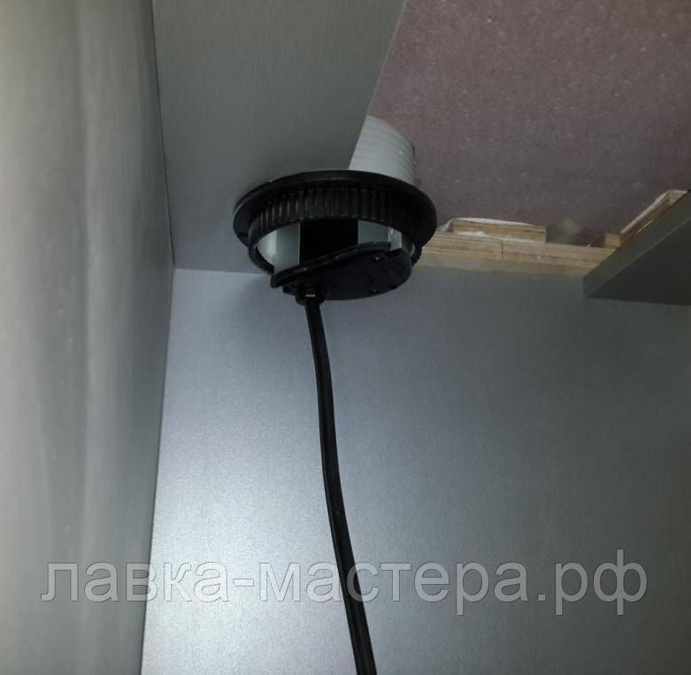 Розетки в столешницу на кухне: встраиваемые врезные и выдвижные скрытые блоки