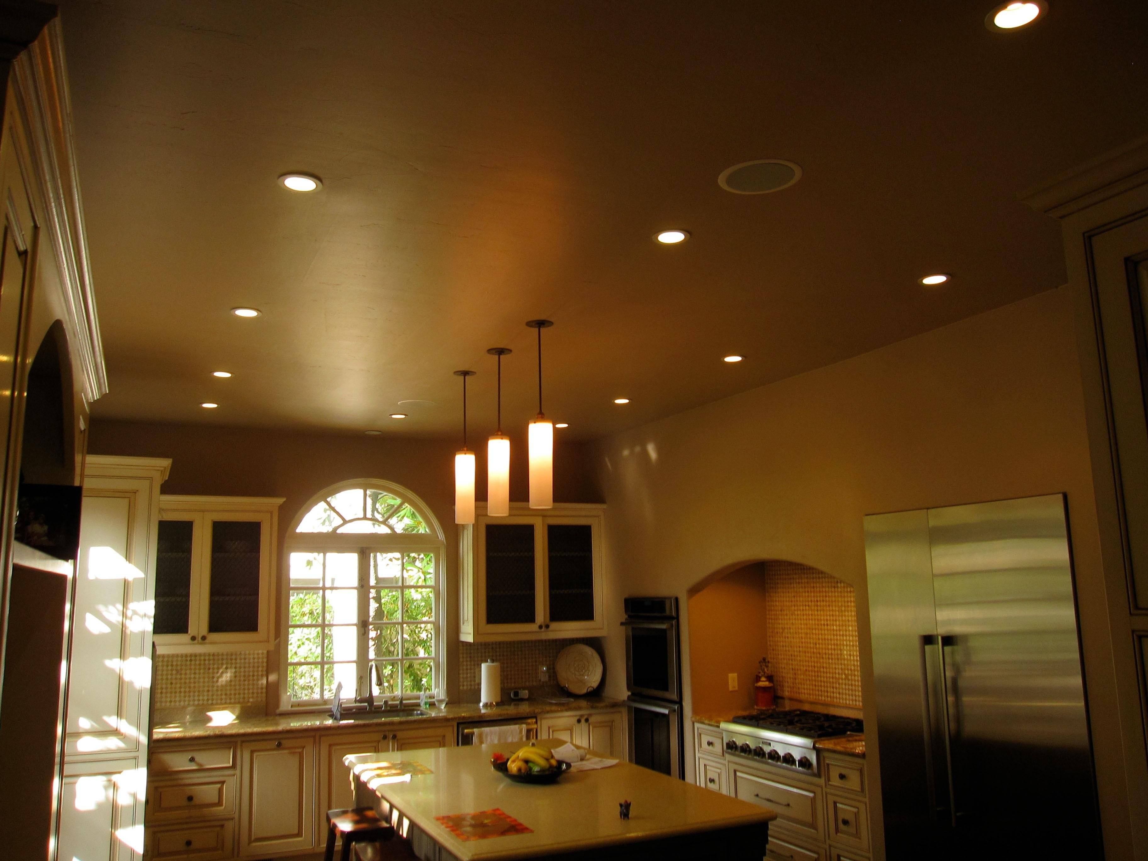 Какой потолок лучше сделать на кухне?