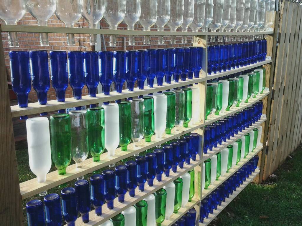 Как сделать забор из пластиковых бутылок своими руками?