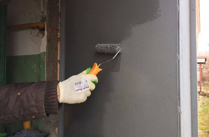 Какой краской покрасить металлическую дверь - domsdelat.ru