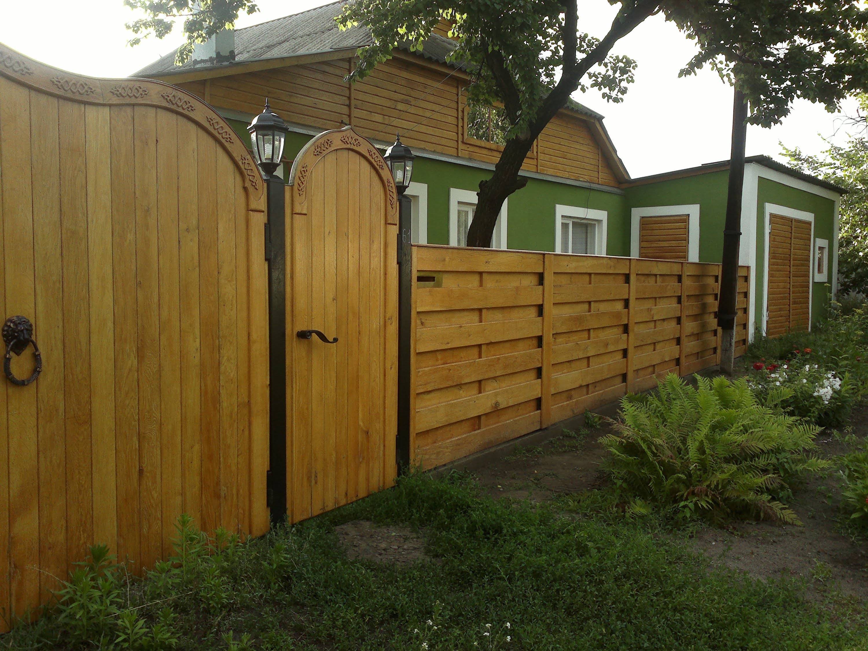 Как сделать красивый забор для частного дома своими руками: фото и видео