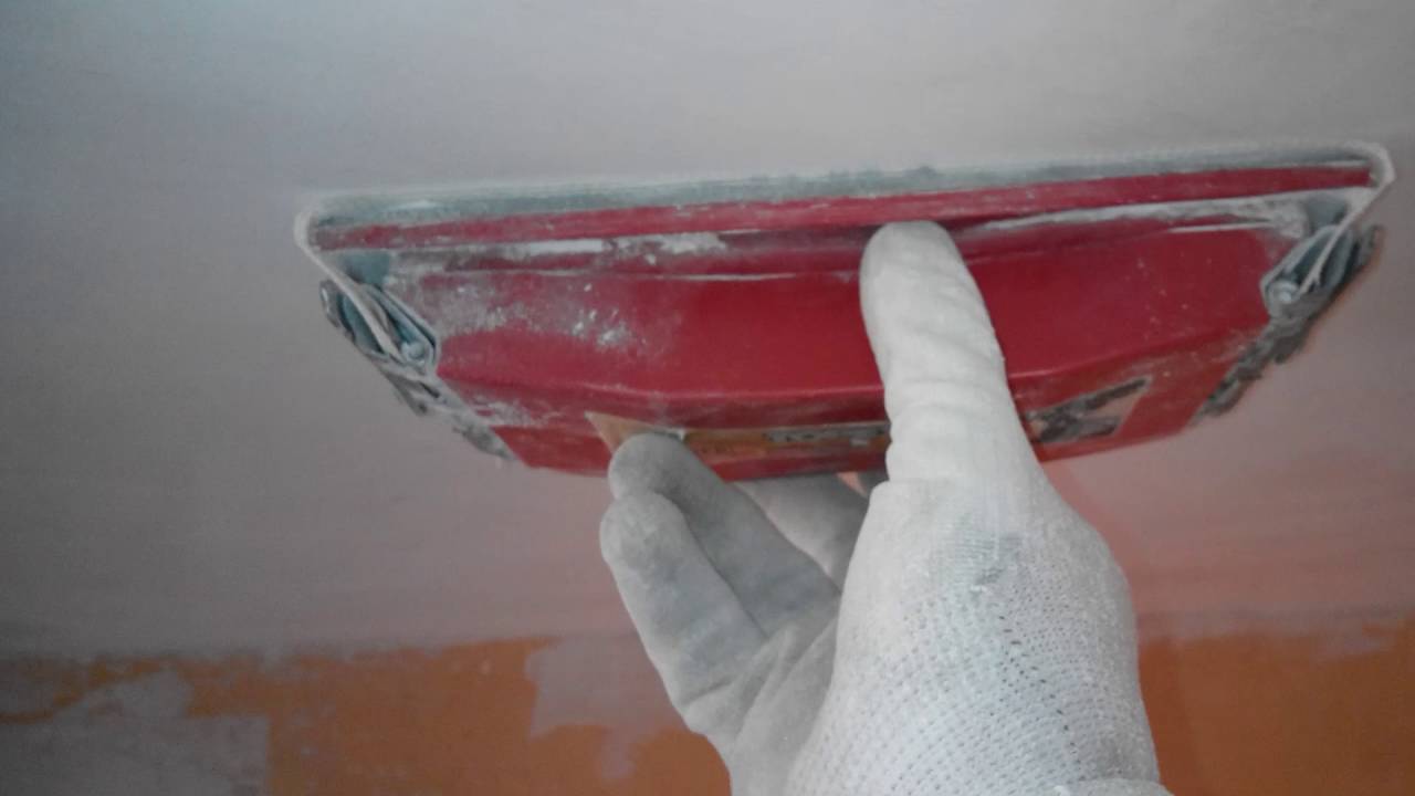 Как зашпаклевать потолок под покраску: процесс нанесения шпатлевки своими руками