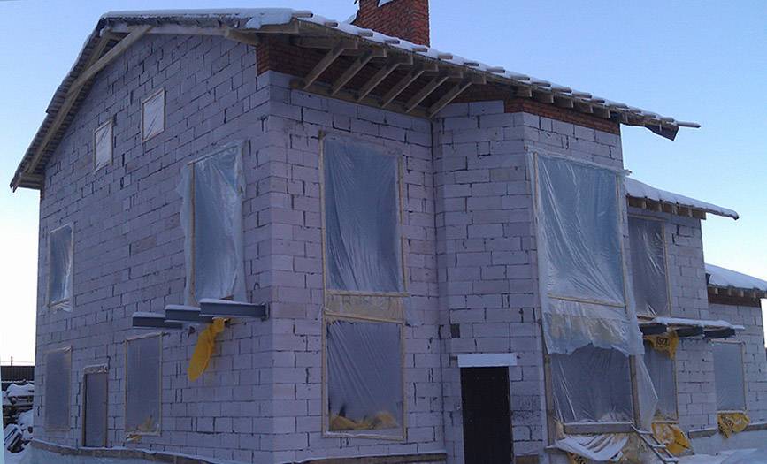 Консервация недотроенного дома без крыши на зиму | housedb.ru