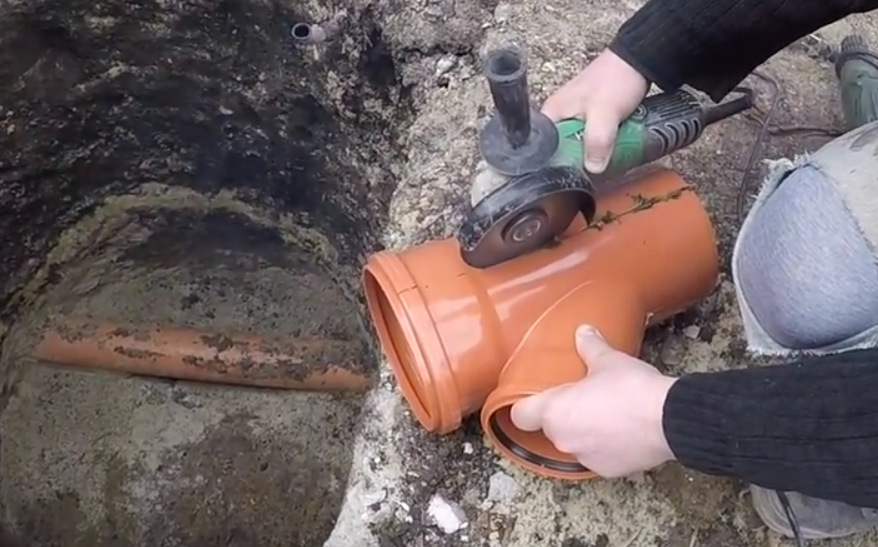 Как врезаться в канализационную пластиковую трубу, врезка в напорную канализацию