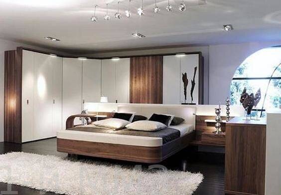 Спальня в стиле модерн в белых, бежевых и серых тонах: фото интерьера