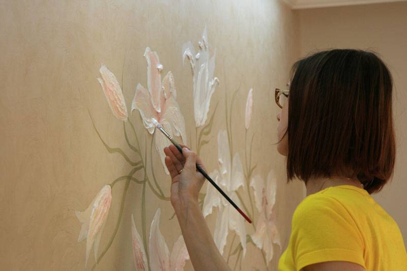 Рисование акриловыми красками по стенам